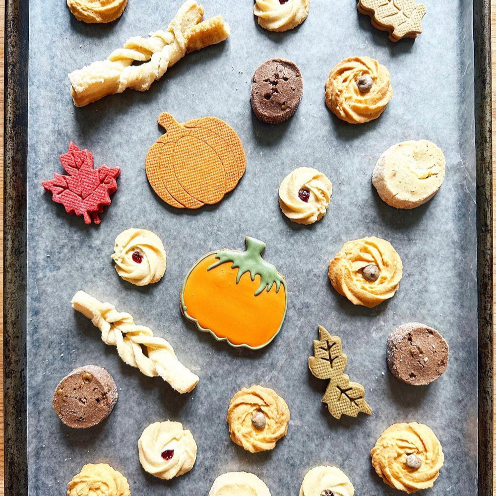 Baker's Cookie Tin 🍁