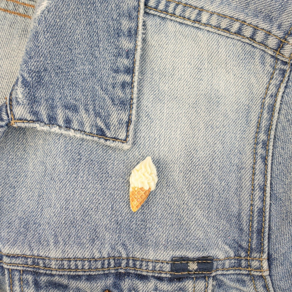 
                      
                        Ice Cream Cone Pin -multi colour-
                      
                    