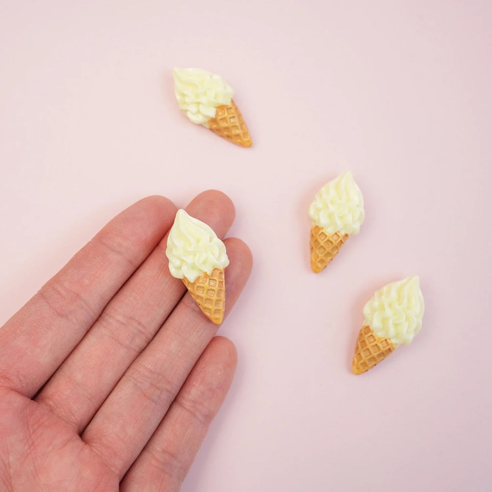 
                      
                        Ice Cream Cone Pin -multi colour-
                      
                    