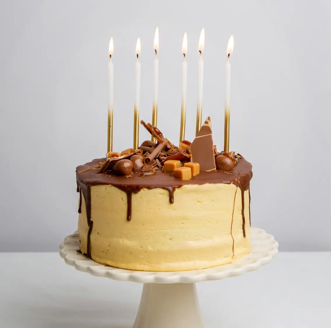 White & Gold Birthday Candles - 16 Packp